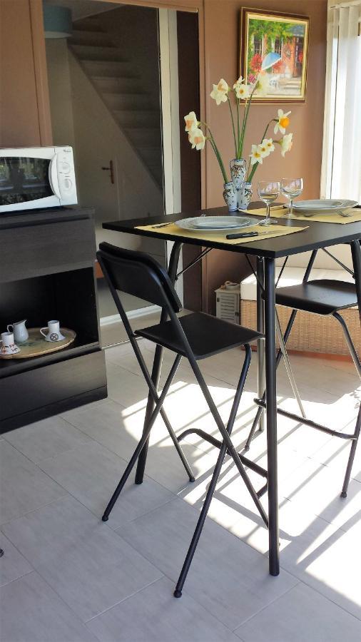 Chambre Privee Avec Salon, Garage Voiture, Velos, Motos Tourville-sur-Arques Exteriör bild