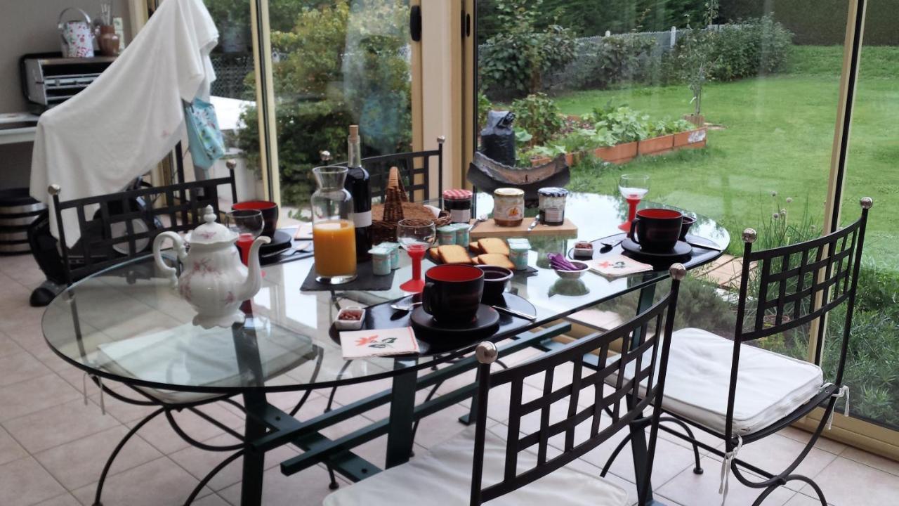 Chambre Privee Avec Salon, Garage Voiture, Velos, Motos Tourville-sur-Arques Exteriör bild