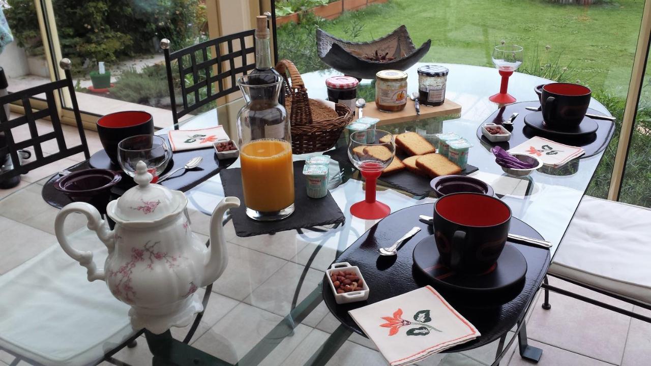 Chambre Privee Avec Salon, Garage Voiture, Velos, Motos Tourville-sur-Arques Exteriör bild